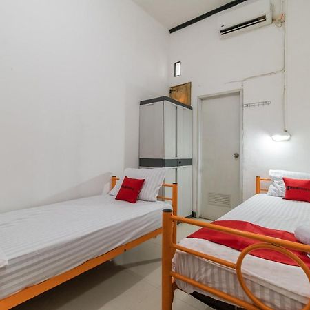 Reddoorz Near Terminal Bubulak Bogor Hotel Exterior photo