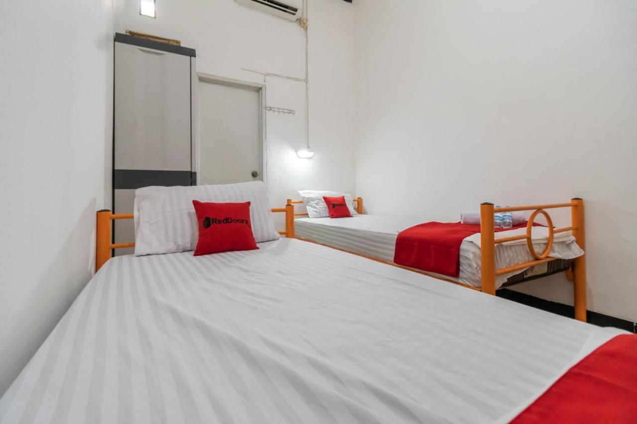 Reddoorz Near Terminal Bubulak Bogor Hotel Exterior photo