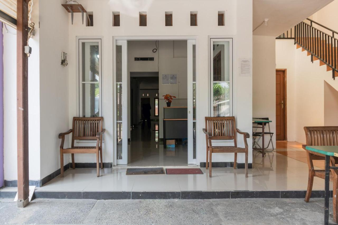 Reddoorz Near Terminal Bubulak Bogor Hotel Exterior photo