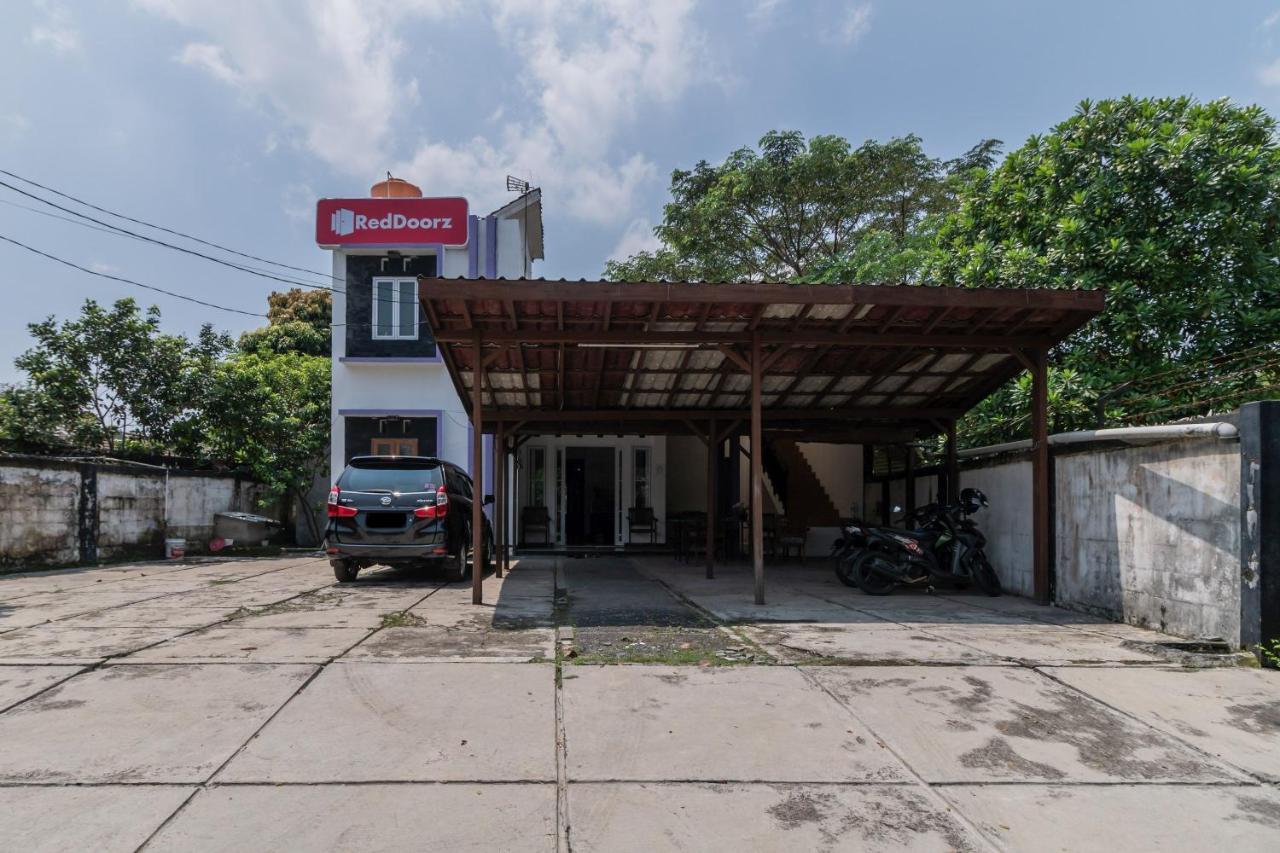 Reddoorz Near Terminal Bubulak Bogor Hotel Exterior photo